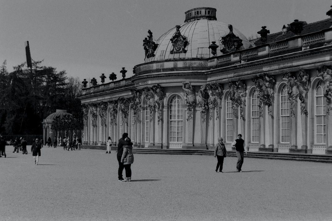 Guida alla scelta del casco perfetto per la tua moto: consigli e suggerimenti – SEO per parola chiave Sans categoria | Come scegliere il casco perfetto per la tua moto.